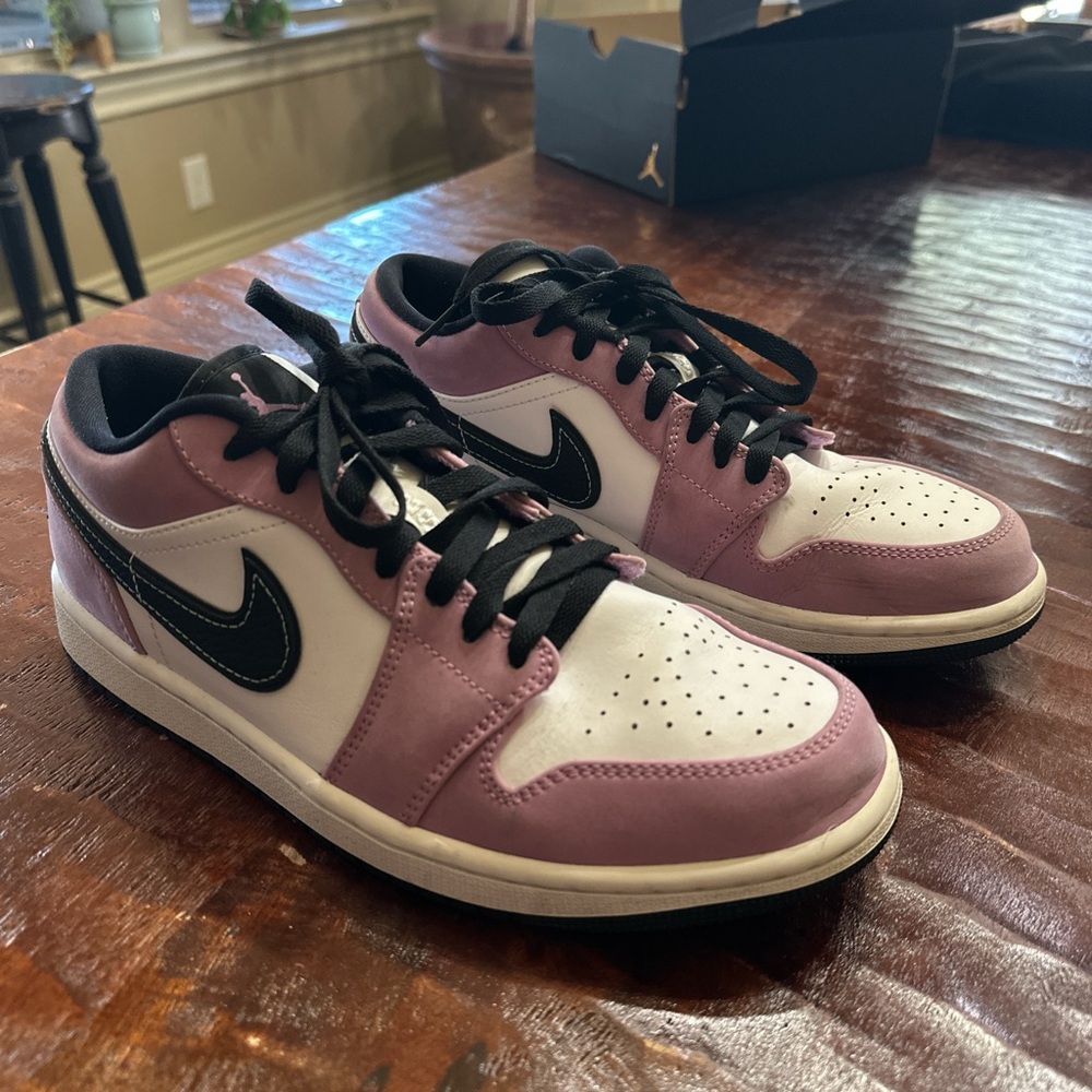Jordan 1 Low trainers violet shock men’s size 8